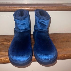 NWOT Blue snake print UGG ankle boots